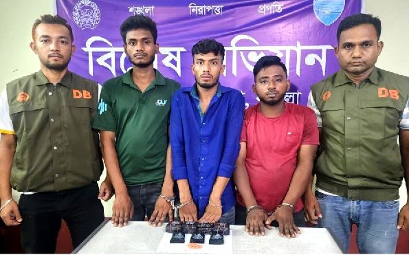 কুমিল্লায় অটোরিক্সায় করে মাদক বহন