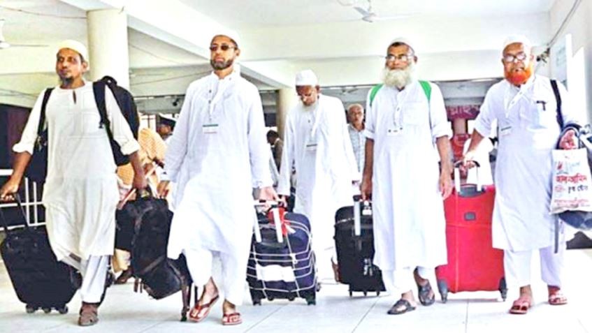 পবিত্র হজ পালন শেষে দেশে ফিরেছেন ৪১৯ হাজি
