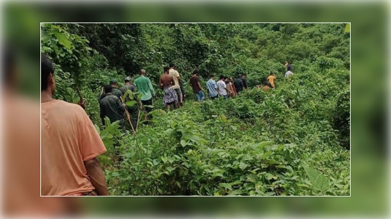 টেকনাফে পাহাড় থেকে বন কর্মকর্তাসহ ১৯ জনকে অপহরণ