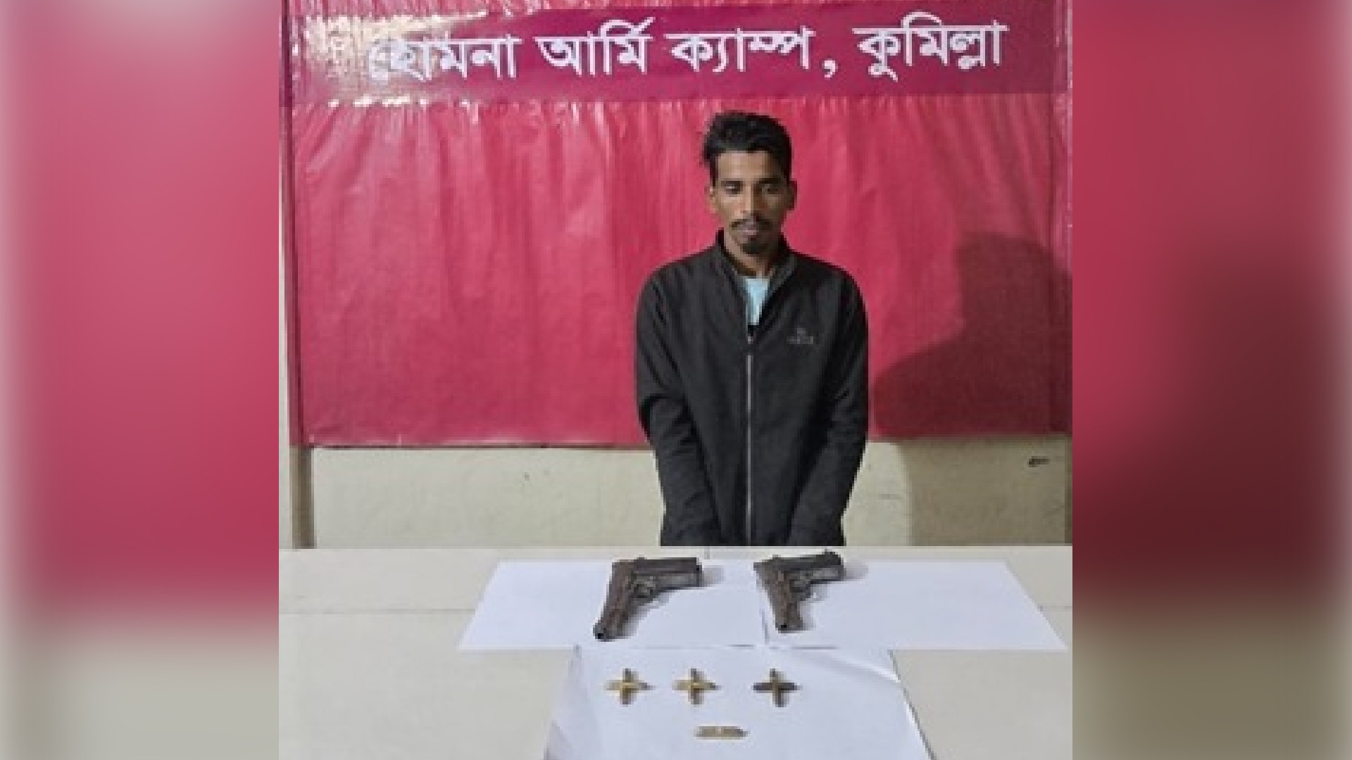 কুমিল্লার হোমনায় যৌথ বাহিনীর অভিযান: দুটি পিস্তল ও বুলেটসহ একজন আটক