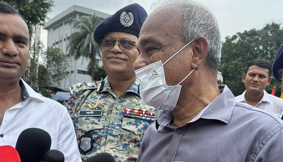 পুলিশের কাছে ভারী মারণাস্ত্র থাকবে না : উপদেষ্টা