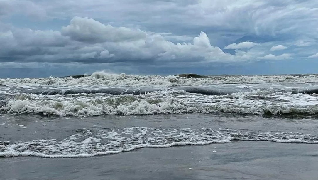 নিম্নচাপটি গভীর নিম্নচাপে পরিণত, উত্তাল সাগর