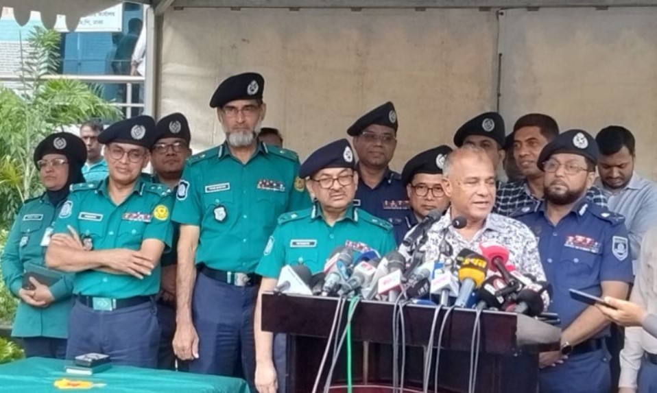 পুলিশের ওপর হামলা আগের তুলনায় কিছুটা কমেছে : উপদেষ্টা জাহাঙ্গীর