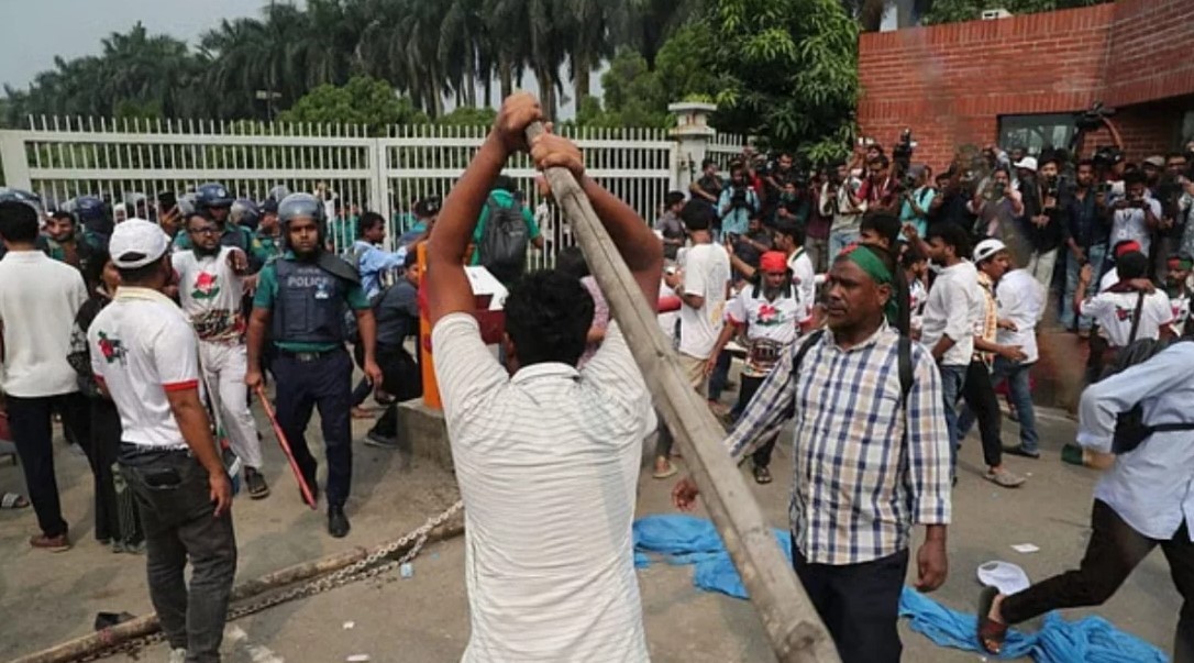 ‘জুলাই যোদ্ধাদের’ দাবি মেনে জুলাই জাতীয় সনদে জরুরি সংশোধন