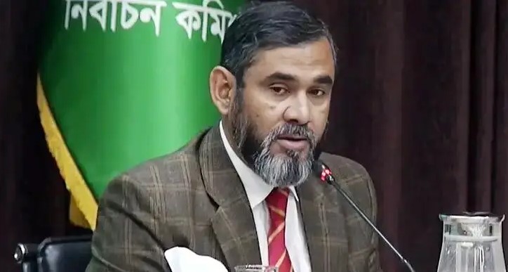 এবারের নির্বাচন লাইনচ্যুত ট্রেনকে ফের লাইনে তোলার: ইসি সানাউল্লাহ