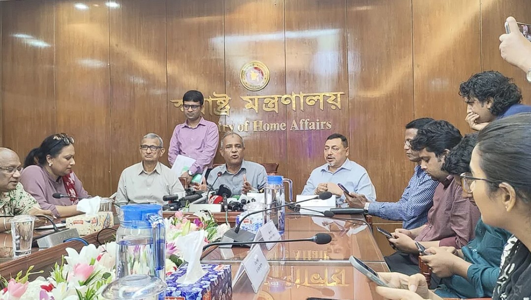 নির্বাচনের আগে এসপি-ওসিদের লটারির মাধ্যমে বদলি ও পদায়ন হবে: স্বরাষ্ট্র উপদেষ্টা