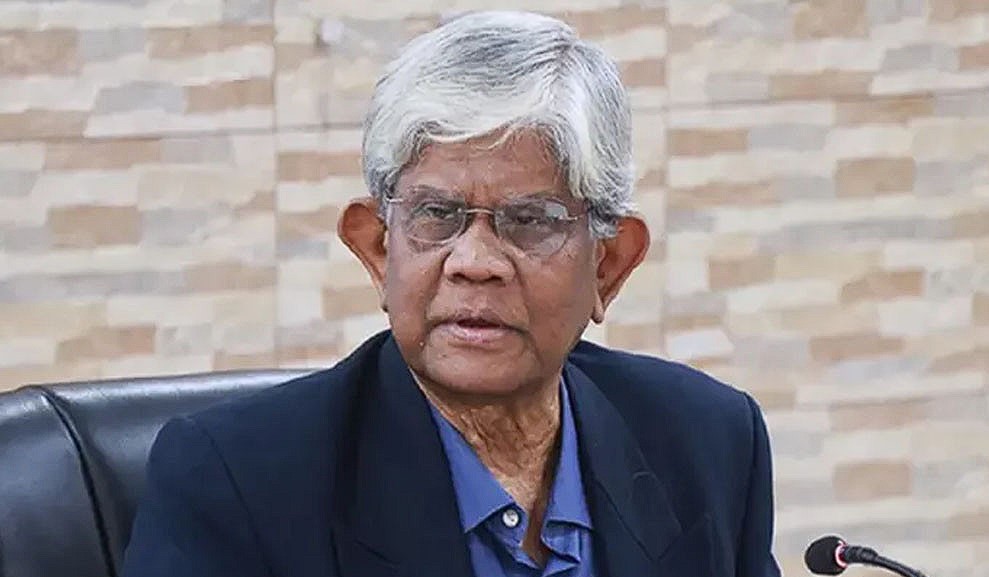 মাথায় হাত বুলিয়ে, ধমক দিয়ে কাজ করাতে হচ্ছে : উপদেষ্টা সালেহ উদ্দিন