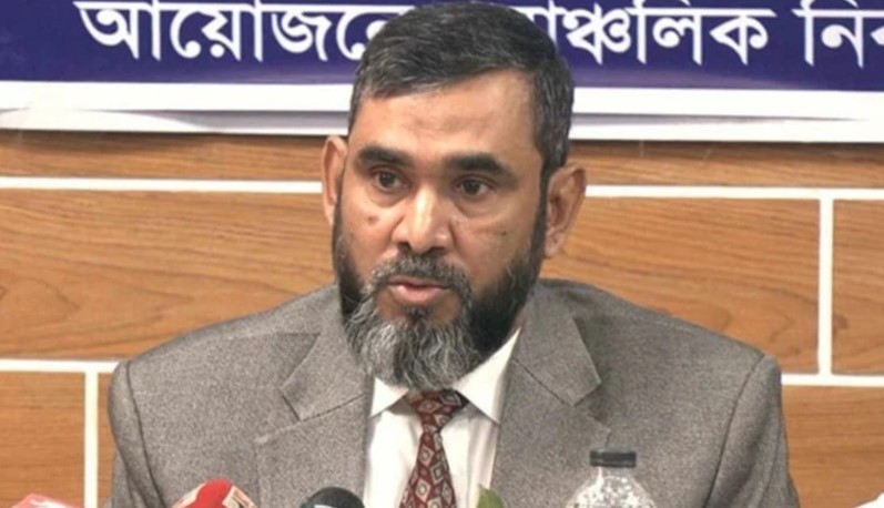 জাতীয় নির্বাচনের আগে অবৈধ অস্ত্র উদ্ধার জরুরি : ইসি সানাউল্লাহ