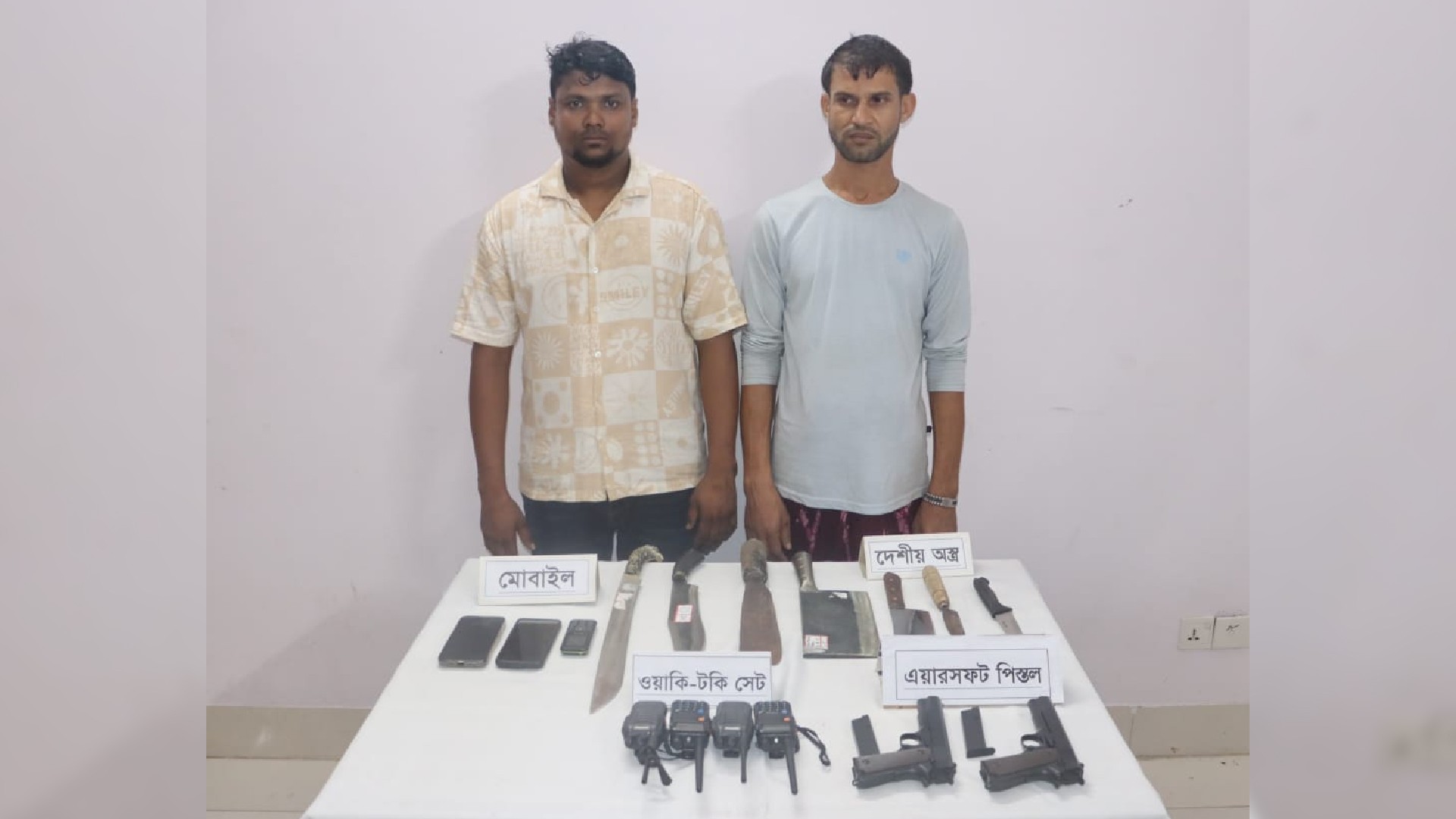 কুমিল্লার সদর দক্ষিণে অস্ত্রসহ ২ জন আটক