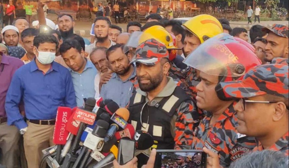 বিমানবন্দরের কার্গো ভিলেজে লাগা আগুন সম্পূর্ণ নির্বাপণ হয়েছে: ফায়ার সার্ভিস