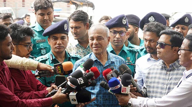 রায়ের বাজার গণকবর থেকে মরদেহ উত্তোলনের সিদ্ধান্ত সরকারের: স্বরাষ্ট্র উপদেষ্টা