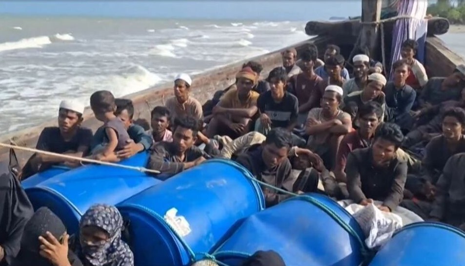 ইন্দোনেশিয়ার সৈকত থেকে ৭৫ রোহিঙ্গা উদ্ধার