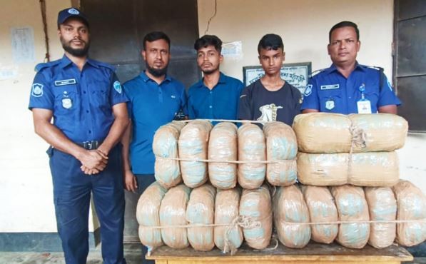 কুমিল্লায় পুলিশের হাতে আটক ২ মাদক ব্যবসায়ী